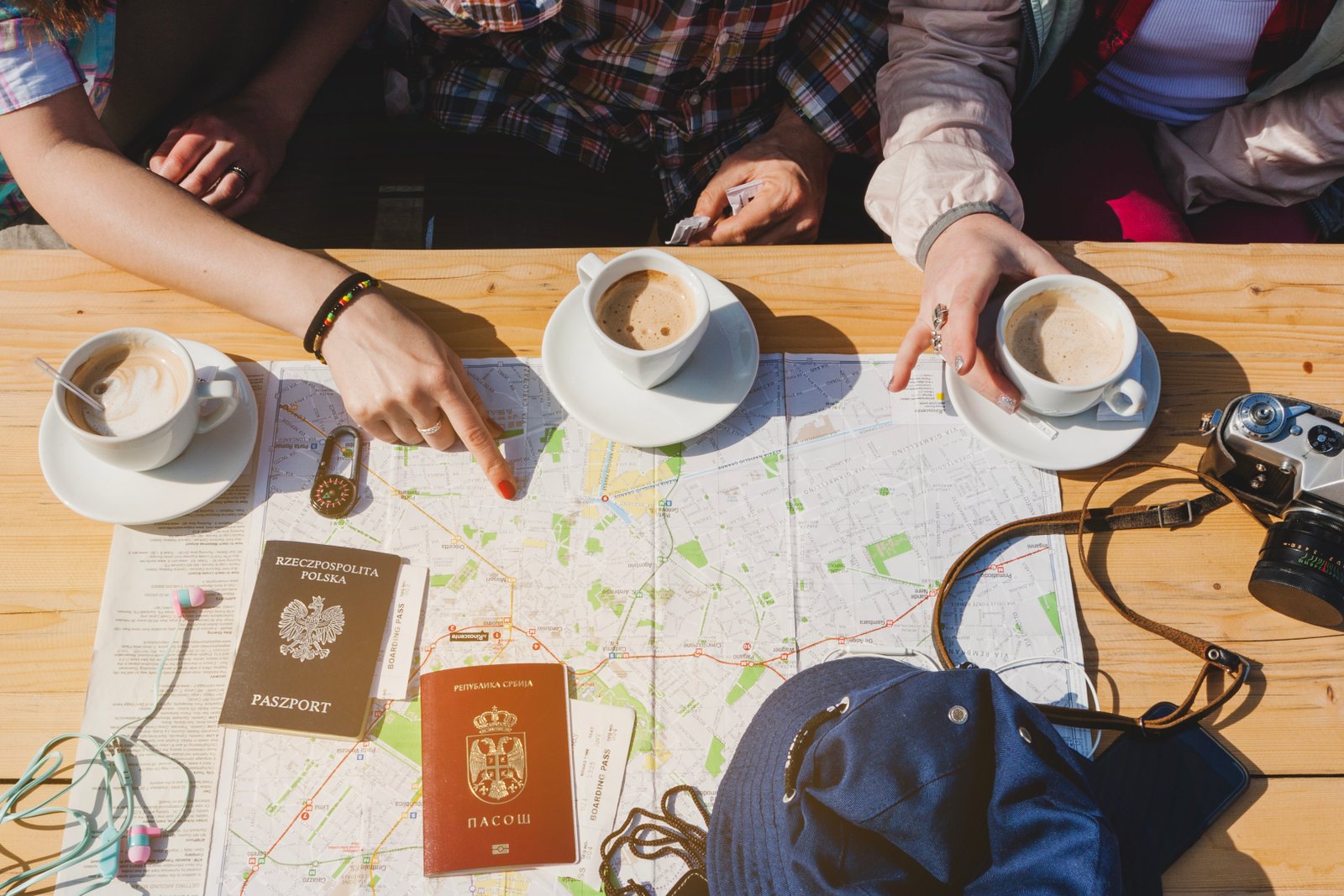 Uploaded imagetourists-with-coffee-map.jpg